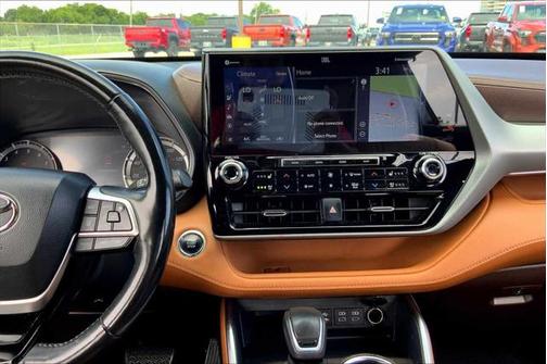 2022 Toyota Highlander Platinum