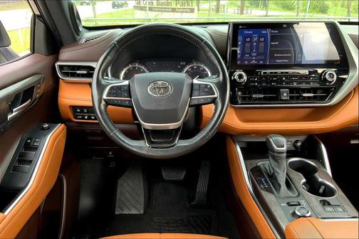 2022 Toyota Highlander Platinum