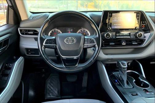 2021 Toyota Highlander LE