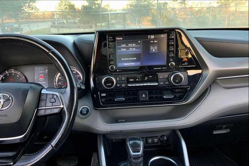 2021 Toyota Highlander LE