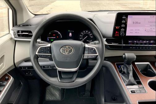 2021 Toyota Sienna LE
