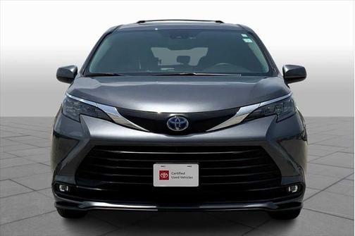 2025 Toyota Sienna XLE 8 Passenger