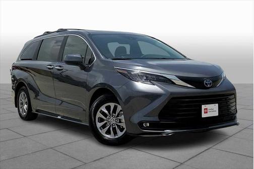 2025 Toyota Sienna XLE 8 Passenger