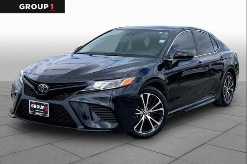 Midnight Black Metallic 2020 Toyota Camry SE