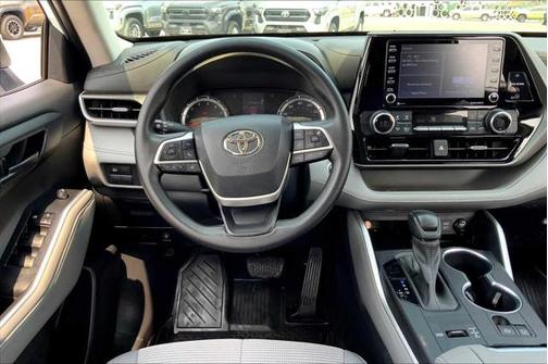 2022 Toyota Highlander L