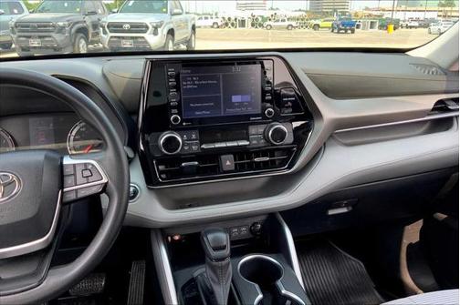2022 Toyota Highlander L