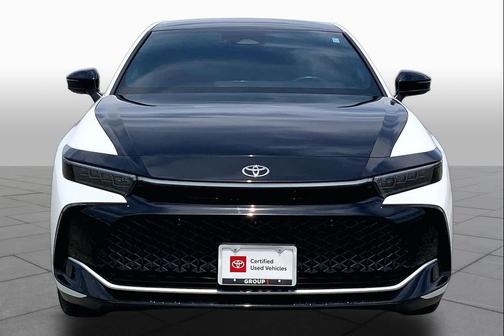 Black/Oxygen White 2024 Toyota Crown Platinum