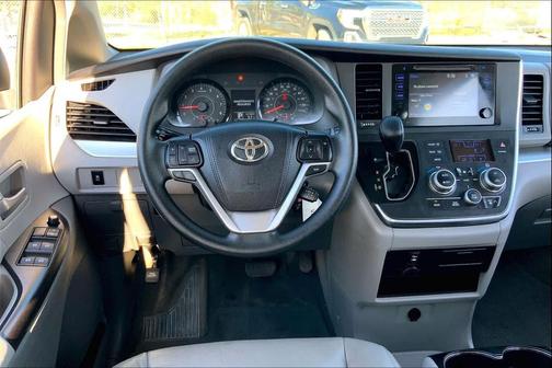 2015 Toyota Sienna LE