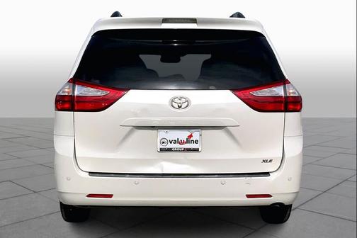 2017 Toyota Sienna XLE