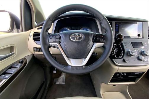 2017 Toyota Sienna XLE