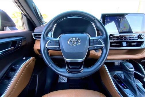 2022 Toyota Highlander Platinum