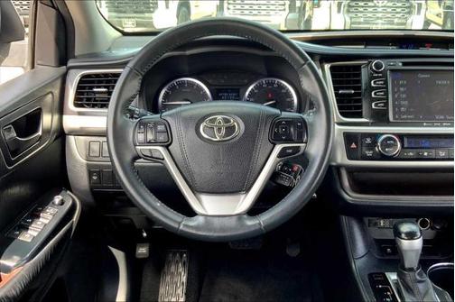 2016 Toyota Highlander LE Plus