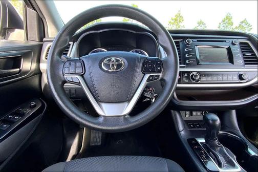 Blizzard Pearl 2019 Toyota Highlander LE I4