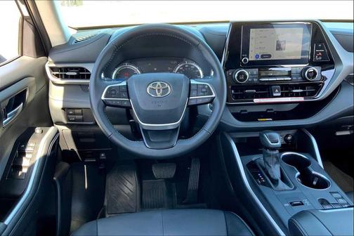 2025 Toyota Highlander Hybrid XLE