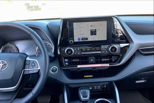 2025 Toyota Highlander Hybrid XLE