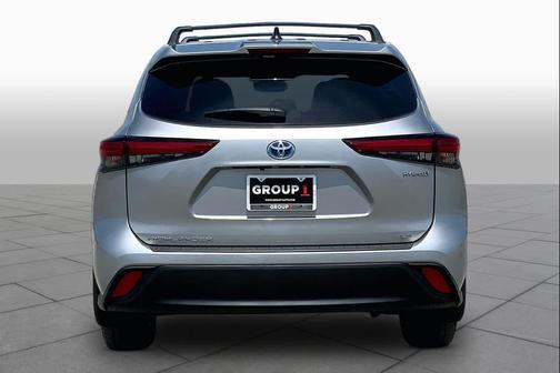 Celestial Silver Metallic 2023 Toyota Highlander Hybrid LE