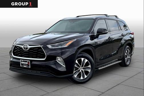 Opulent Amber 2021 Toyota Highlander XLE