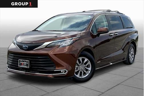 2021 Toyota Sienna XLE 8 Passenger