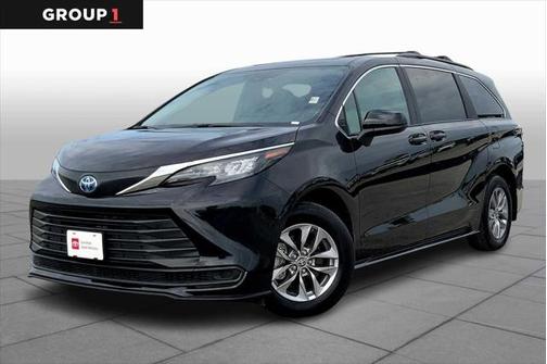 2025 Toyota Sienna LE