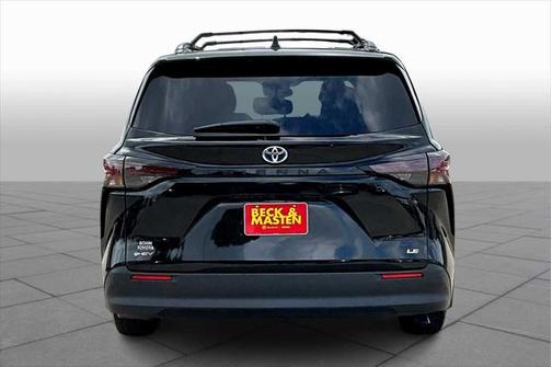 2025 Toyota Sienna LE