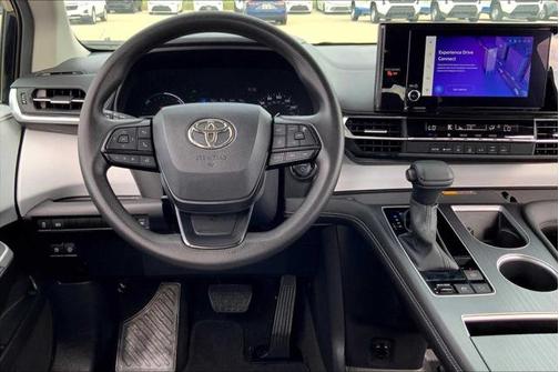 2025 Toyota Sienna LE