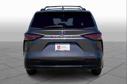 2022 Toyota Sienna XLE 8 Passenger