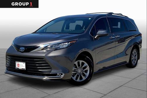 2022 Toyota Sienna XLE 8 Passenger