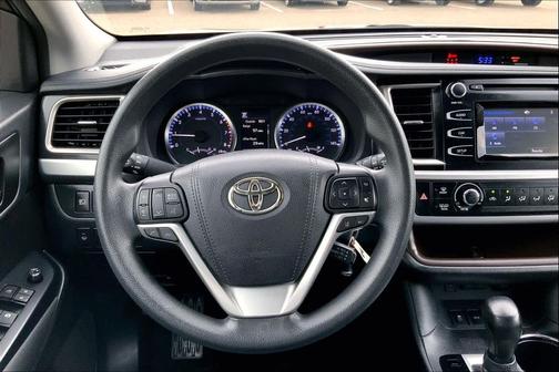 2017 Toyota Highlander LE I4