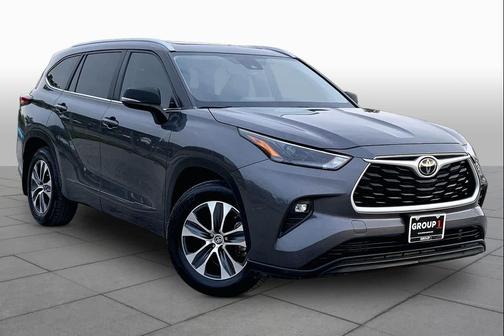 Magnetic Gray Metallic 2023 Toyota Highlander XLE