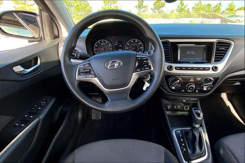 2022 Hyundai Accent SE