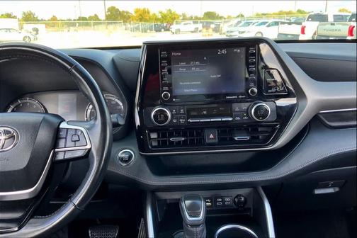 2022 Toyota Highlander LE