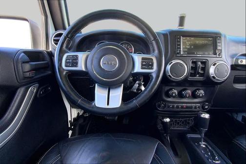 Bright White Clearcoat 2014 Jeep Wrangler Unlimited Rubicon