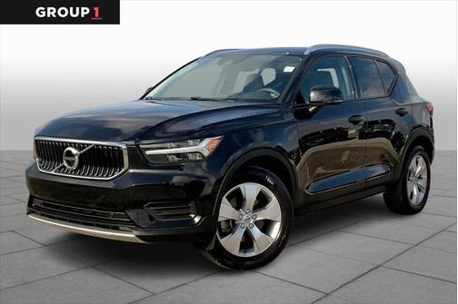 2022 Volvo XC40 T4 Momentum