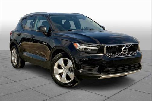 2022 Volvo XC40 T4 Momentum