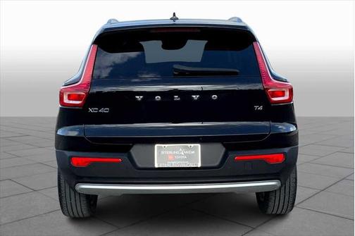 2022 Volvo XC40 T4 Momentum