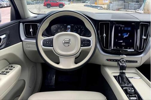 2021 Volvo XC60 T5 Momentum