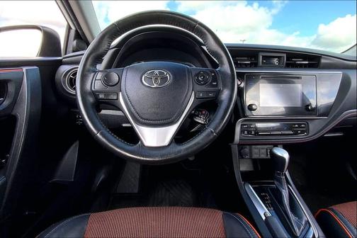 Super White 2019 Toyota Corolla SE