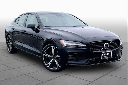 Onyx Black Metallic 2024 Volvo S60 B5 Plus Dark Theme