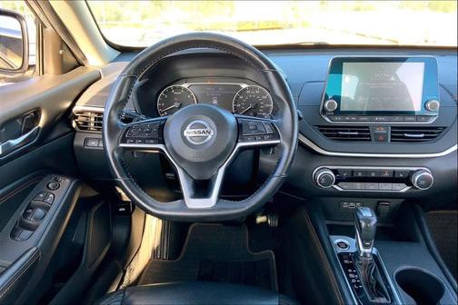 2020 Nissan Altima SR FWD