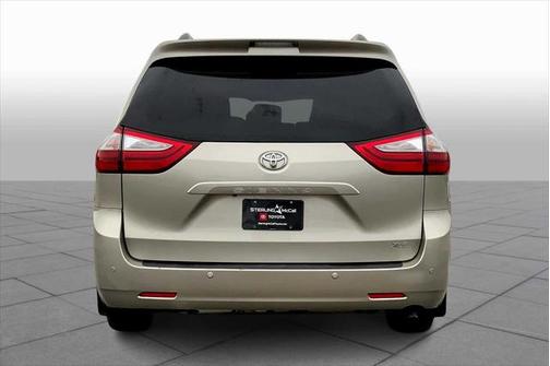2016 Toyota Sienna XLE