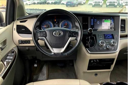 2016 Toyota Sienna XLE