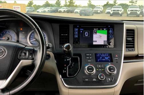 2016 Toyota Sienna XLE