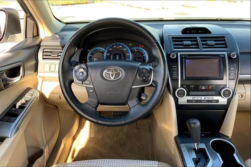 2014 Toyota Camry Hybrid XLE