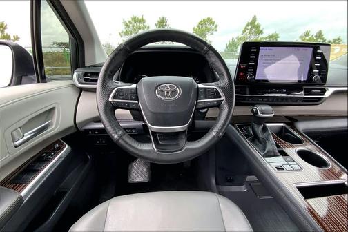 2023 Toyota Sienna XLE