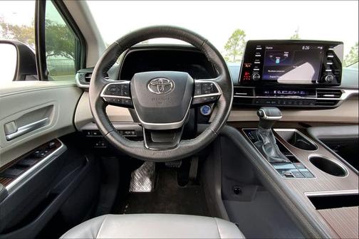 2022 Toyota Sienna XLE