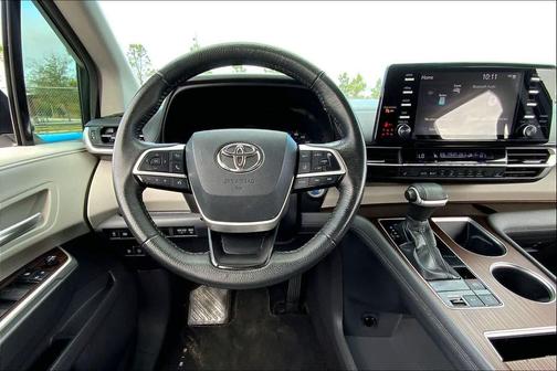 2022 Toyota Sienna XLE