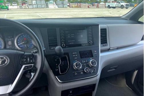 2018 Toyota Sienna LE