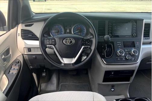 2018 Toyota Sienna LE