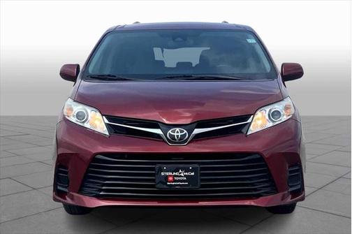 2018 Toyota Sienna LE