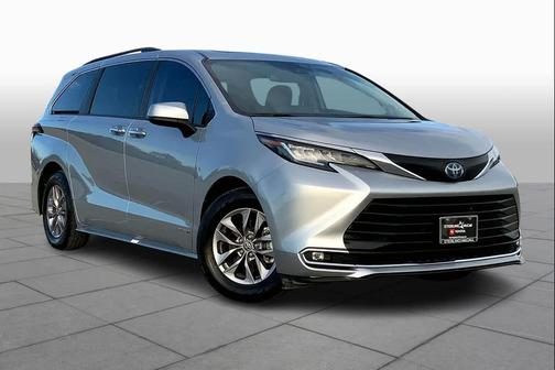 2021 Toyota Sienna XLE 8 Passenger